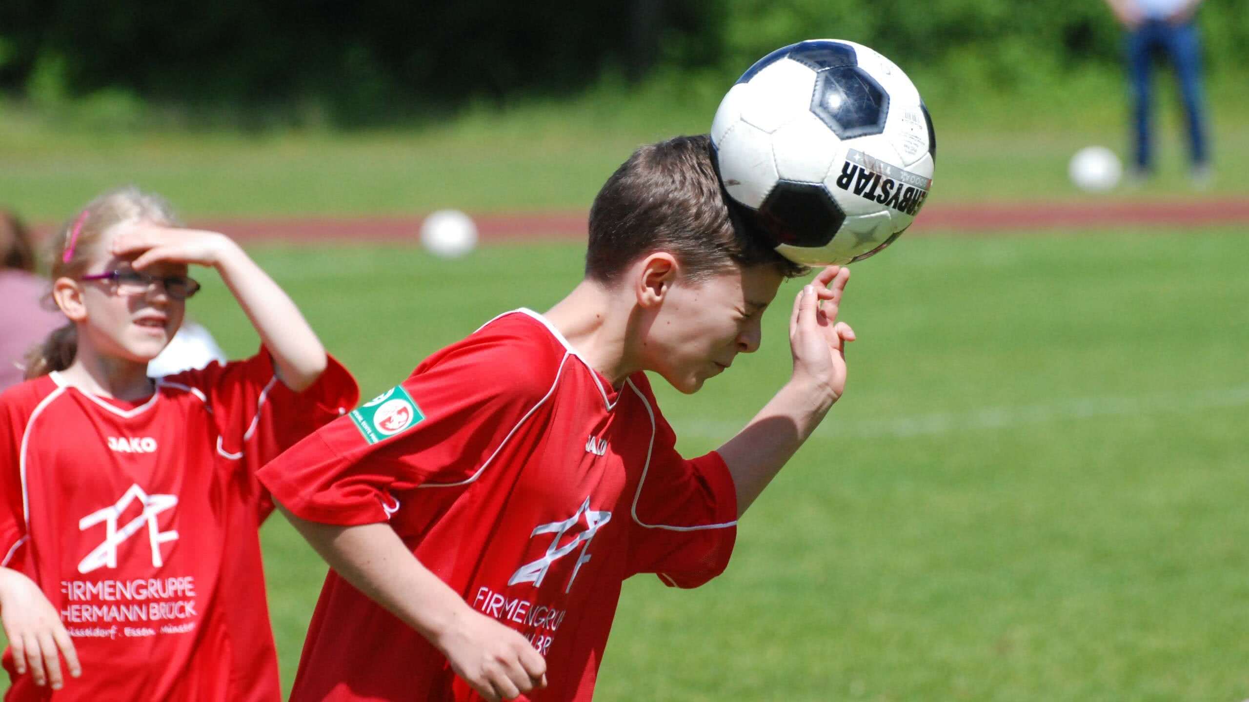 Jugendfußball Kopfball Feature