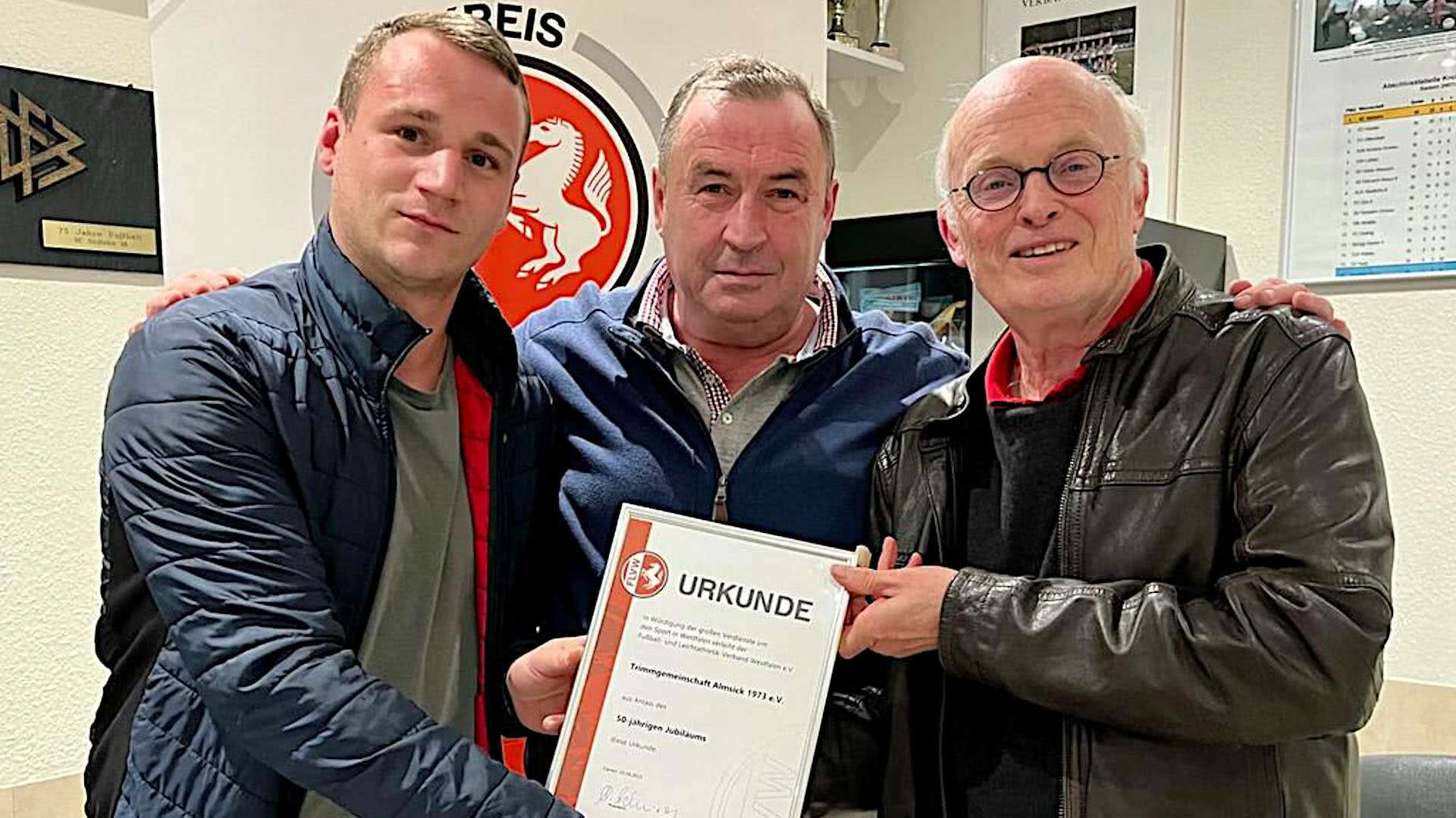 Von Links: Der sportliche Leiter Daniel Horst, das Vorstandsmitglied Peter Himmelberg wie auch der Kreisvorsitzende Willy Westph
