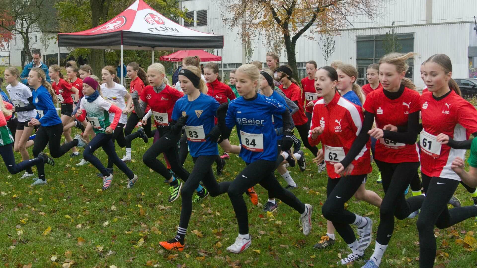Start frei für die weibliche Jugend U14 bei den westfälischen Crosslaufmeisterschaften 2023