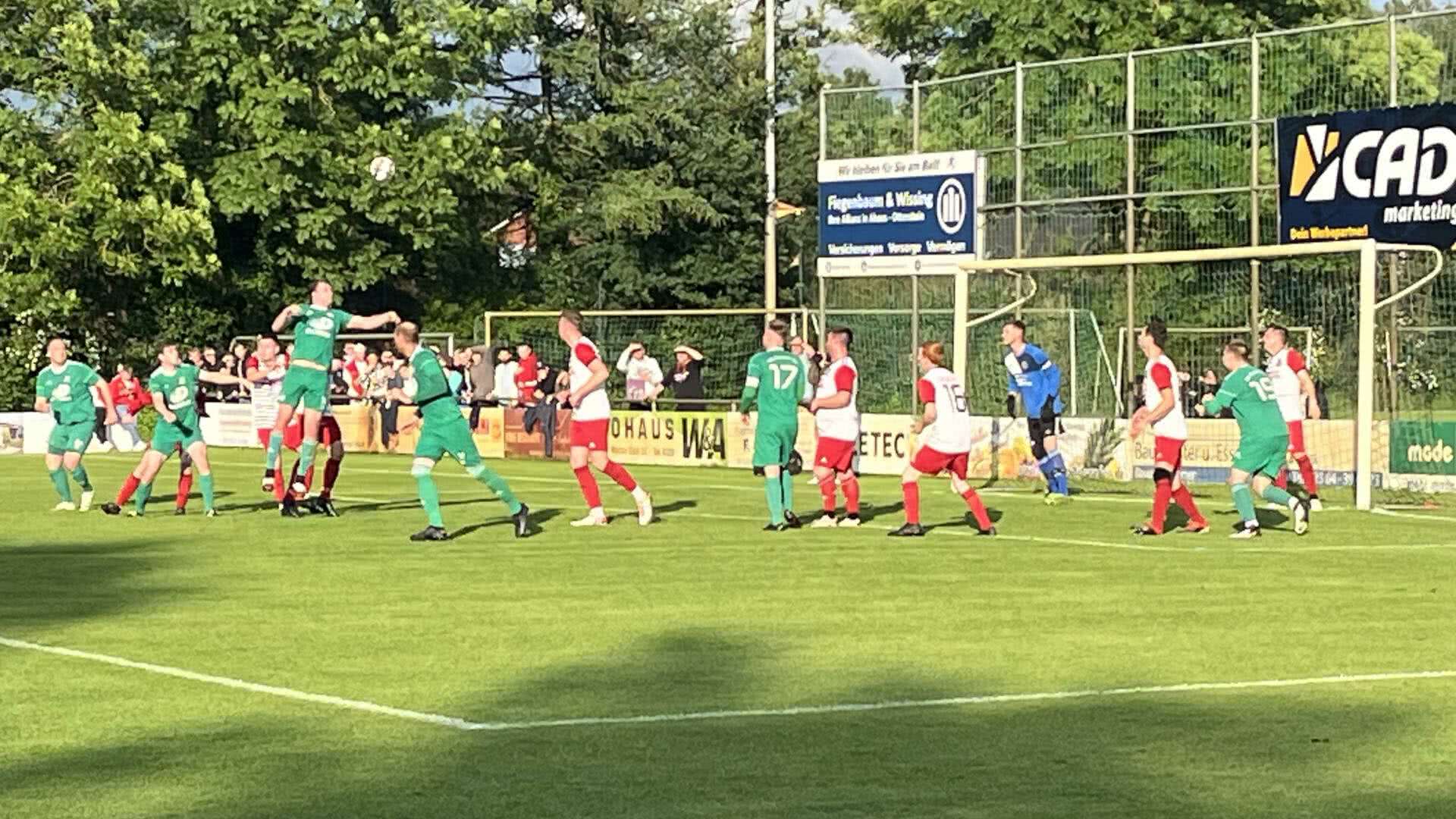Beide Teams – hier die Coesfelder im Angriff – gaben nie einen Ballverloren und kämpften aufopferungsvoll um den Erhalt Klasse.