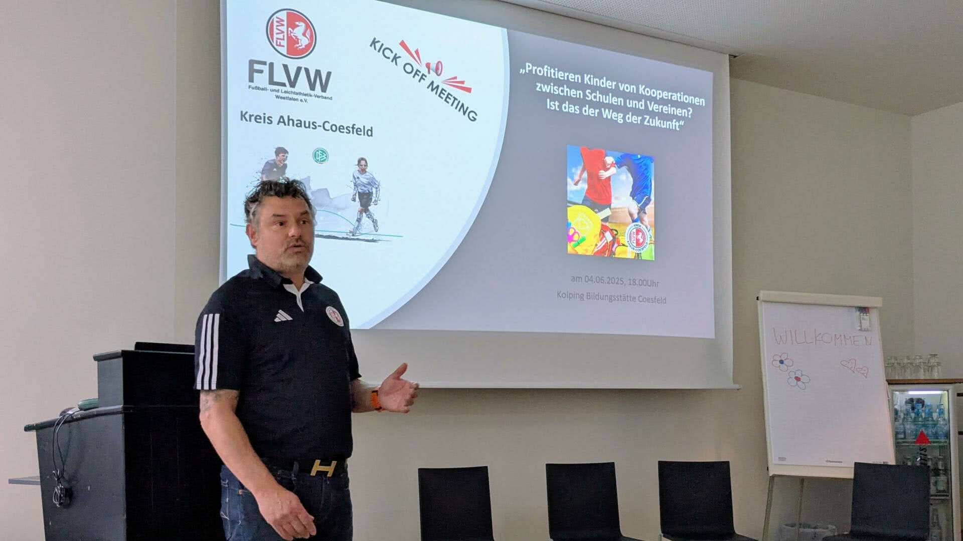 Stefan Huster, Korordinater Schule/Kita - Verein, moderierte den Kick-Off der Kooperationsoffensive