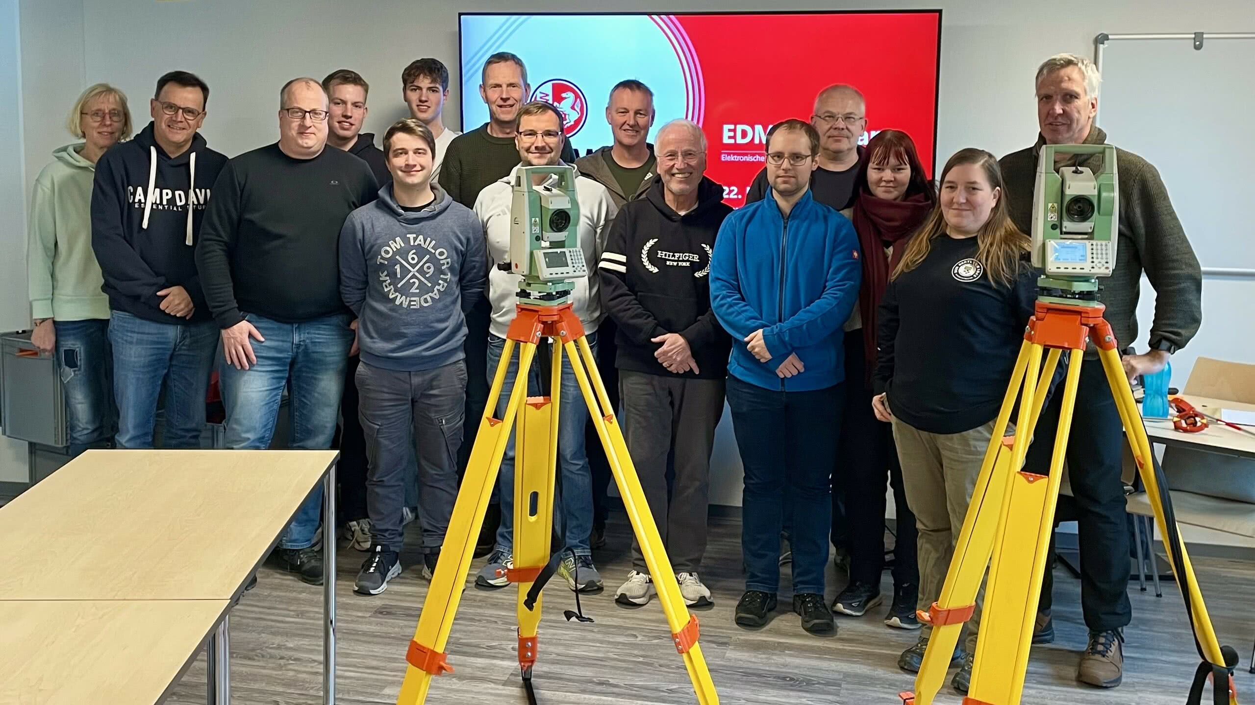 Erfolgreiche Ausbildung zur richtigen Bedienung der elektronischen Weitenmessung.