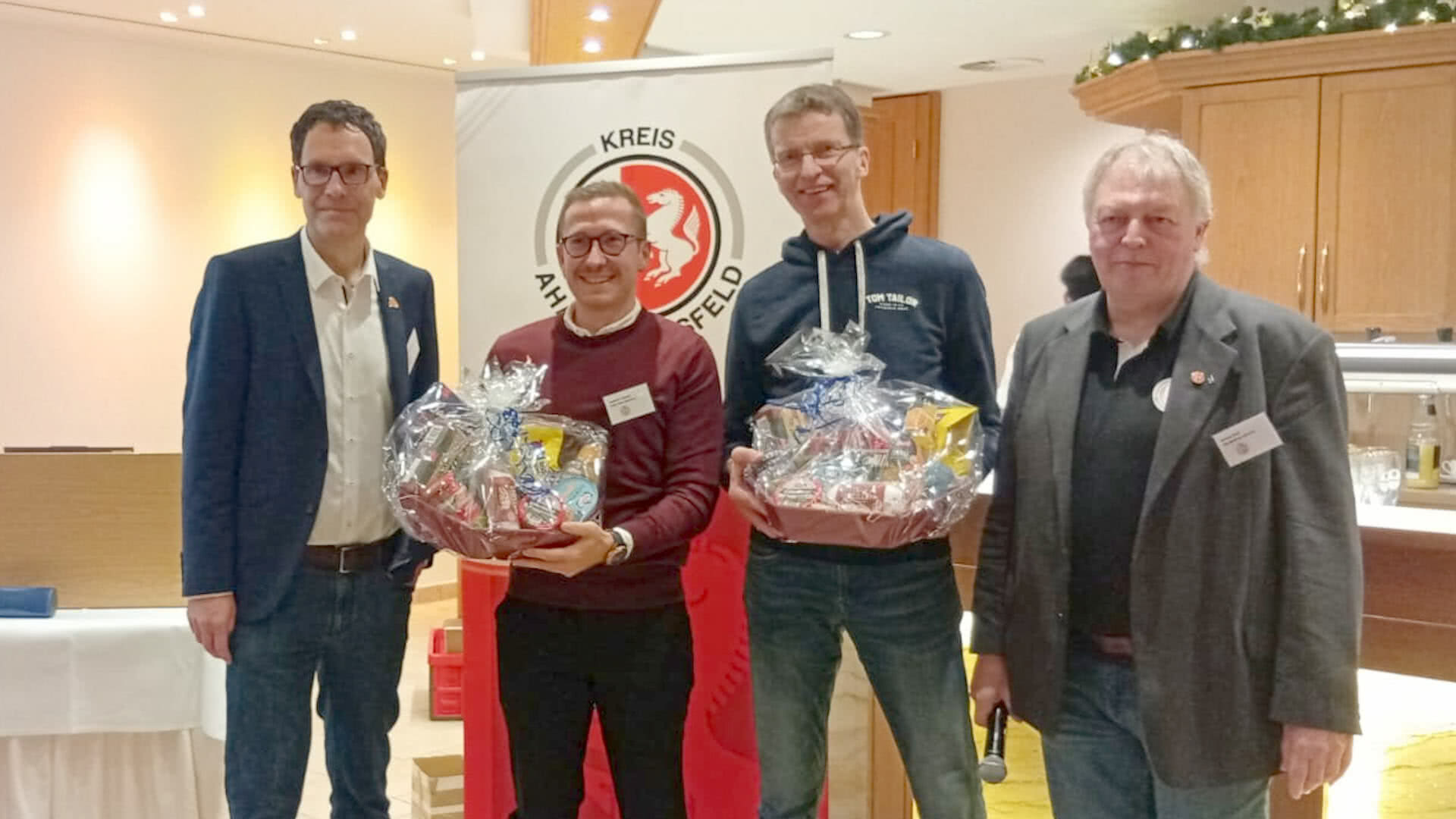 Das diesjährige "Double" für den DJK Adler Buldern. Als dritte Siegerin fehlt die Leictathletik-Siegerin Mechtild Wüpping