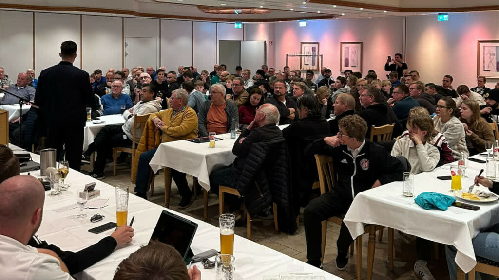 Ein besonderer Schulungsabend im Kreis Ahaus-Coesfeld – Besuch von FIFA-Schiedsrichter Florian Badstübner