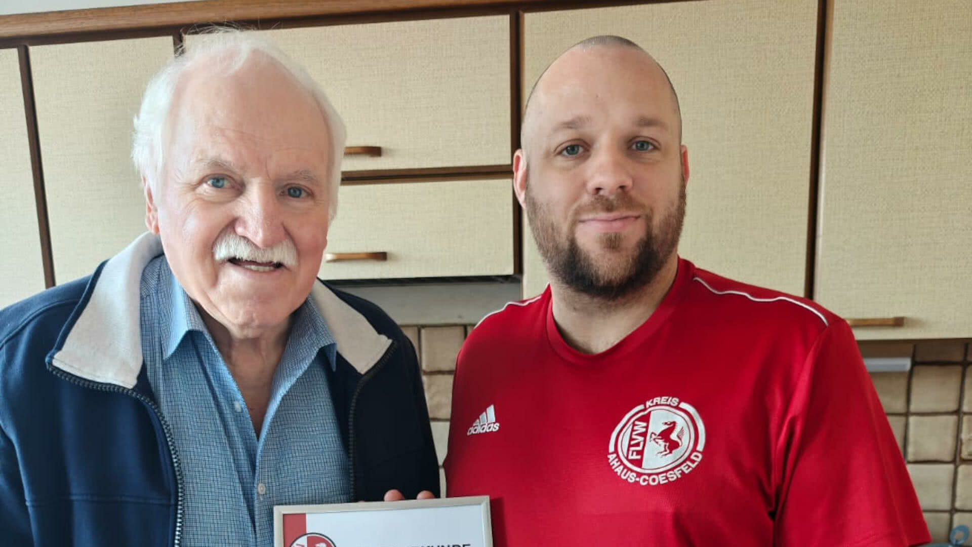 Ehrung für Rudi Theis – 25 Jahre Schiedsrichter Ehrung für Rudi Theis – 25 Jahre Schiedsrichter