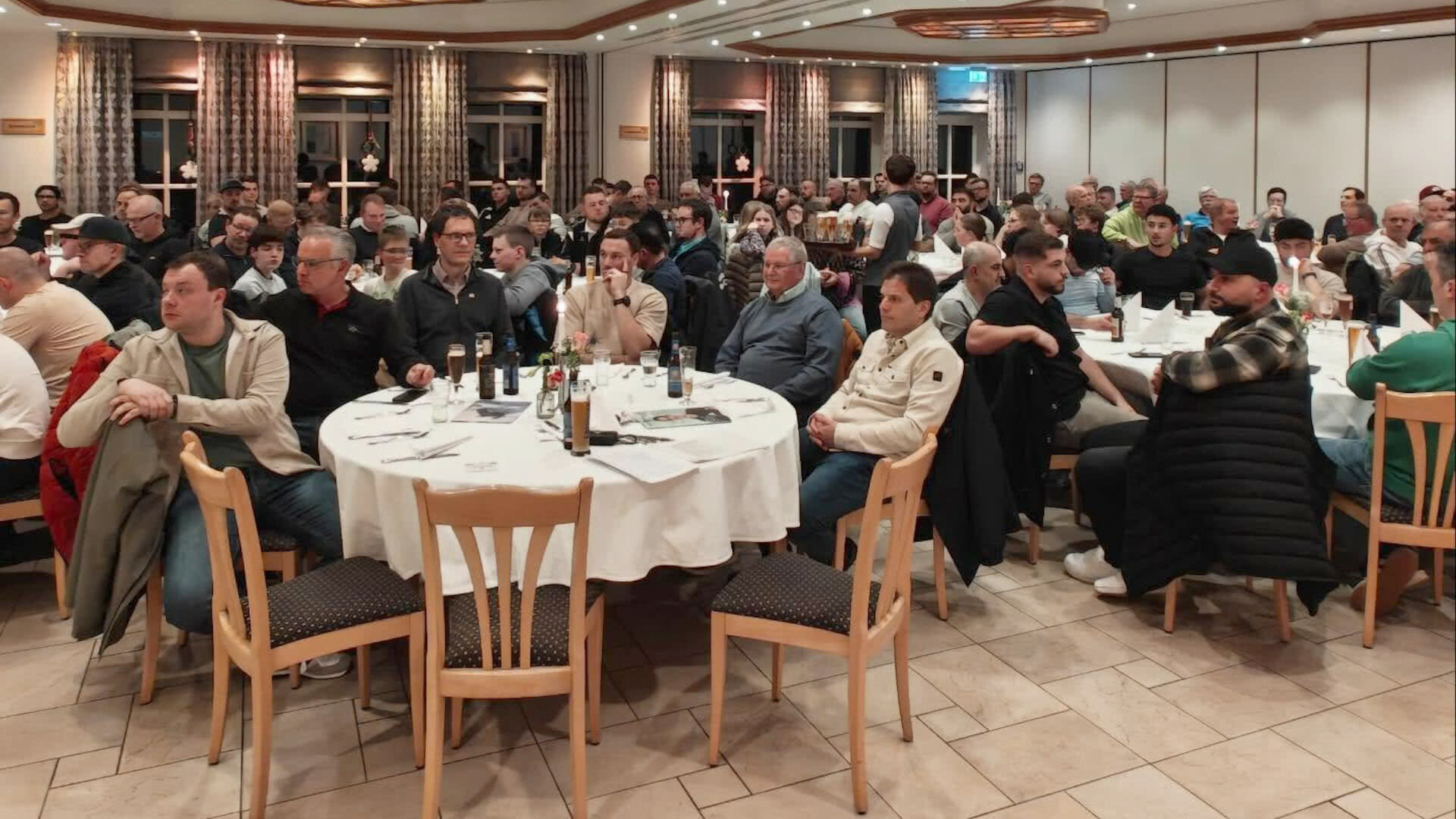 Volles Haus beim Neujahrsempfang der Schiedsrichter auf der Hermanshöhe