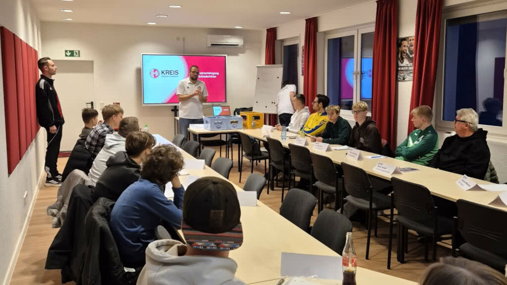 Erstmalig fand im FLVW-Kreis Ahaus-Coesfeld ein Kompakt-Schiedsrichterlehrgang an nur einem Wochenende statt.