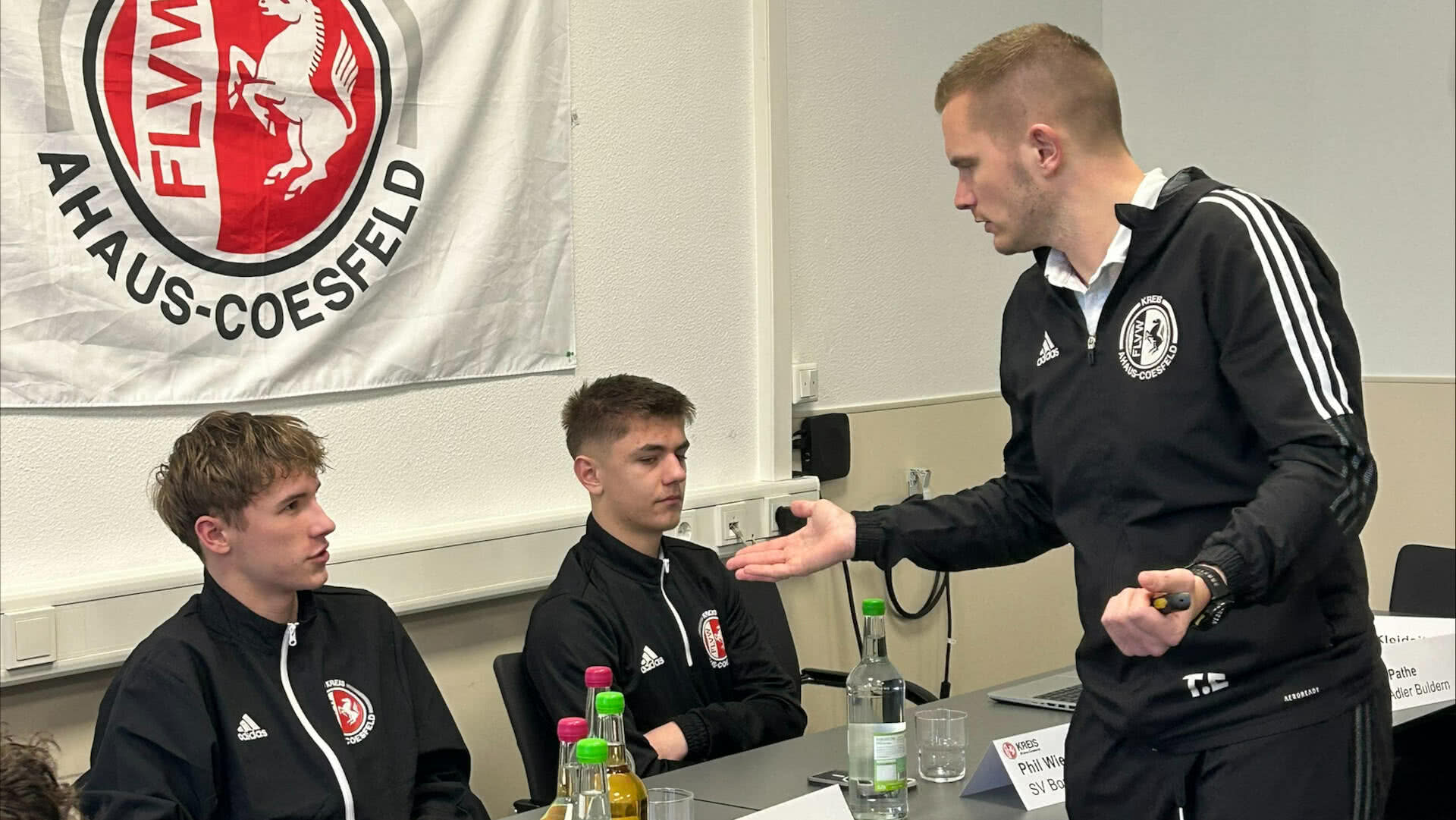 Austausch mit erfahrenen Schiedsrichtern