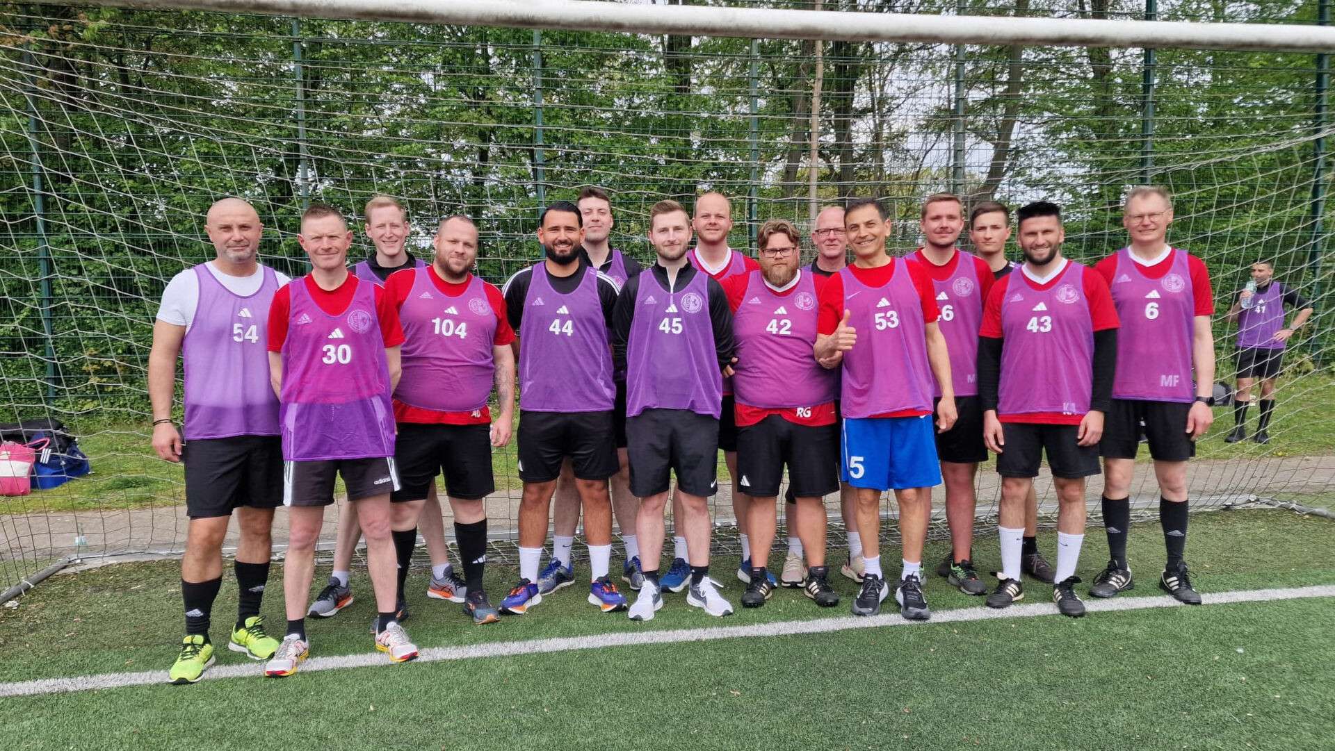 Die überkreislich eingesetzten Schiedsrichter aus dem FLVW-Kreis Ahaus-Coesfeld haben alle die Prüfungen 2026 bestanden