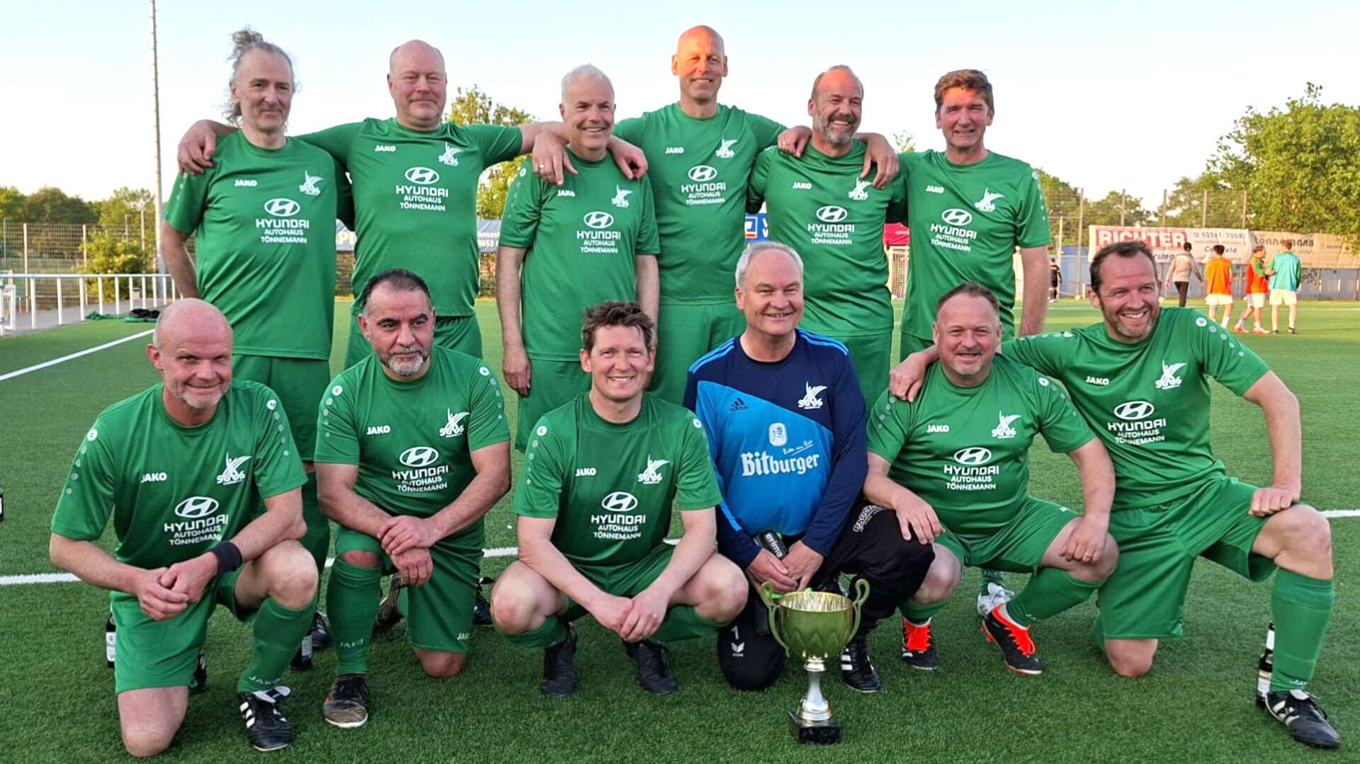 Die Ü50-Spieler der SG Coesfeld verteidigen ihren Kreispokalsieg aus dem Vorjahr