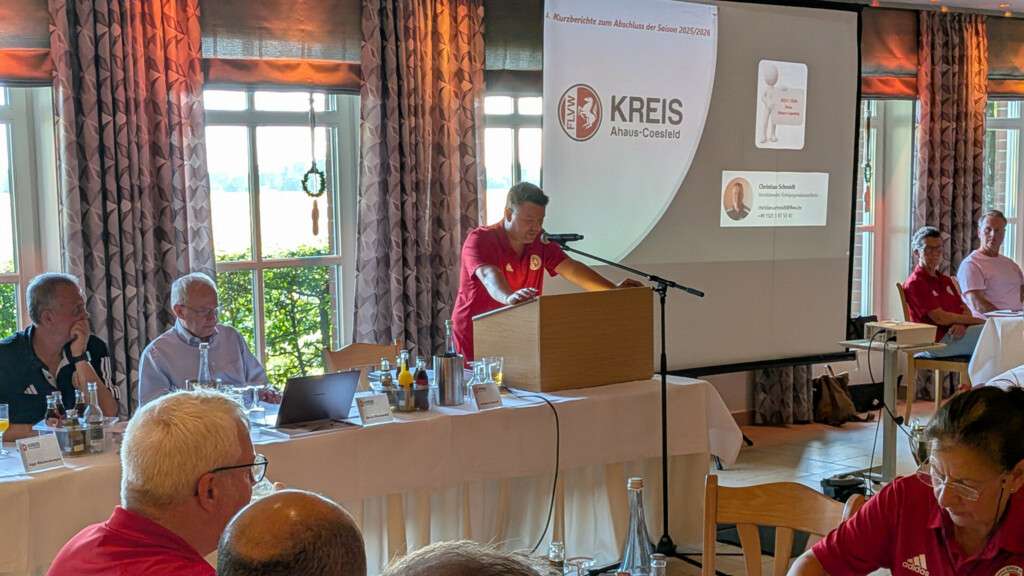 Christian Schmidt begrüßt die anwesenen Vereine beim Staffeltag der Jugend