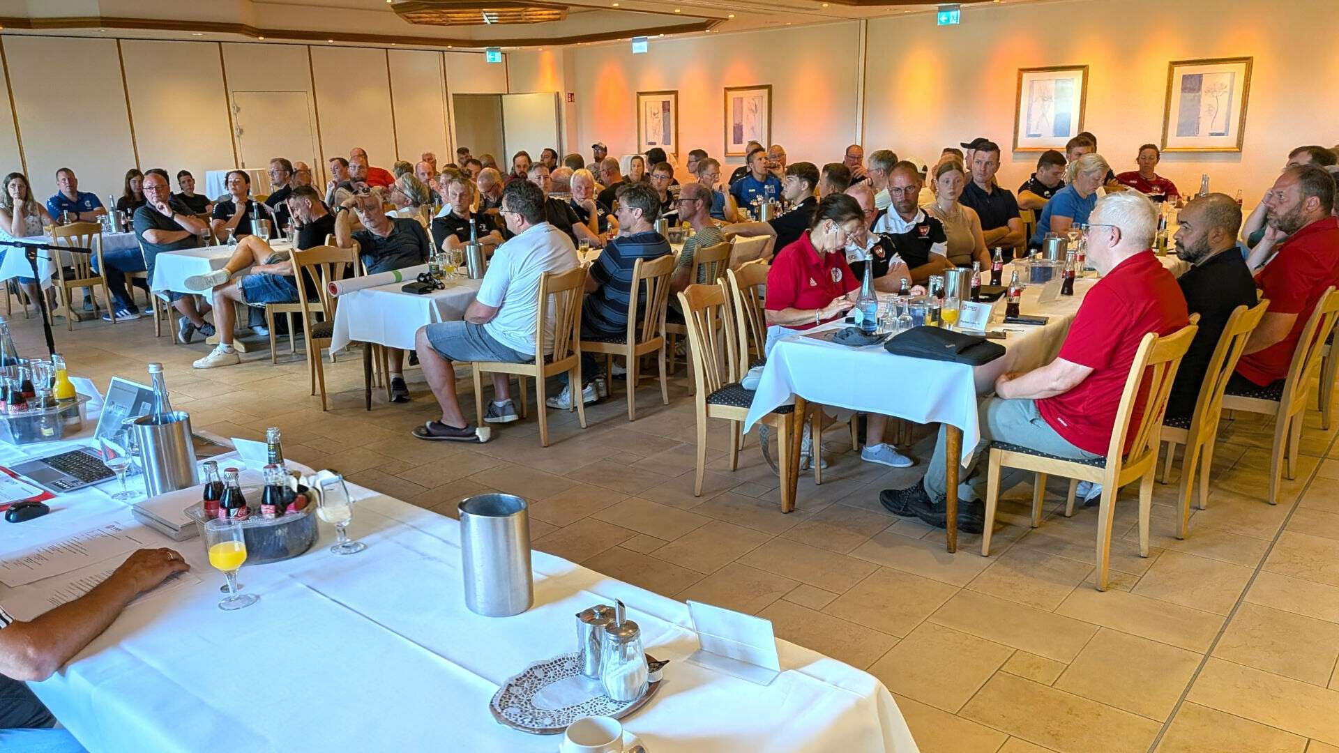 Ein großes Dankeschön an alle Vereine, Ehrenamtlichen und Engagierten, die den Jugendfußball in unserem Kreis mit Leben füllen.