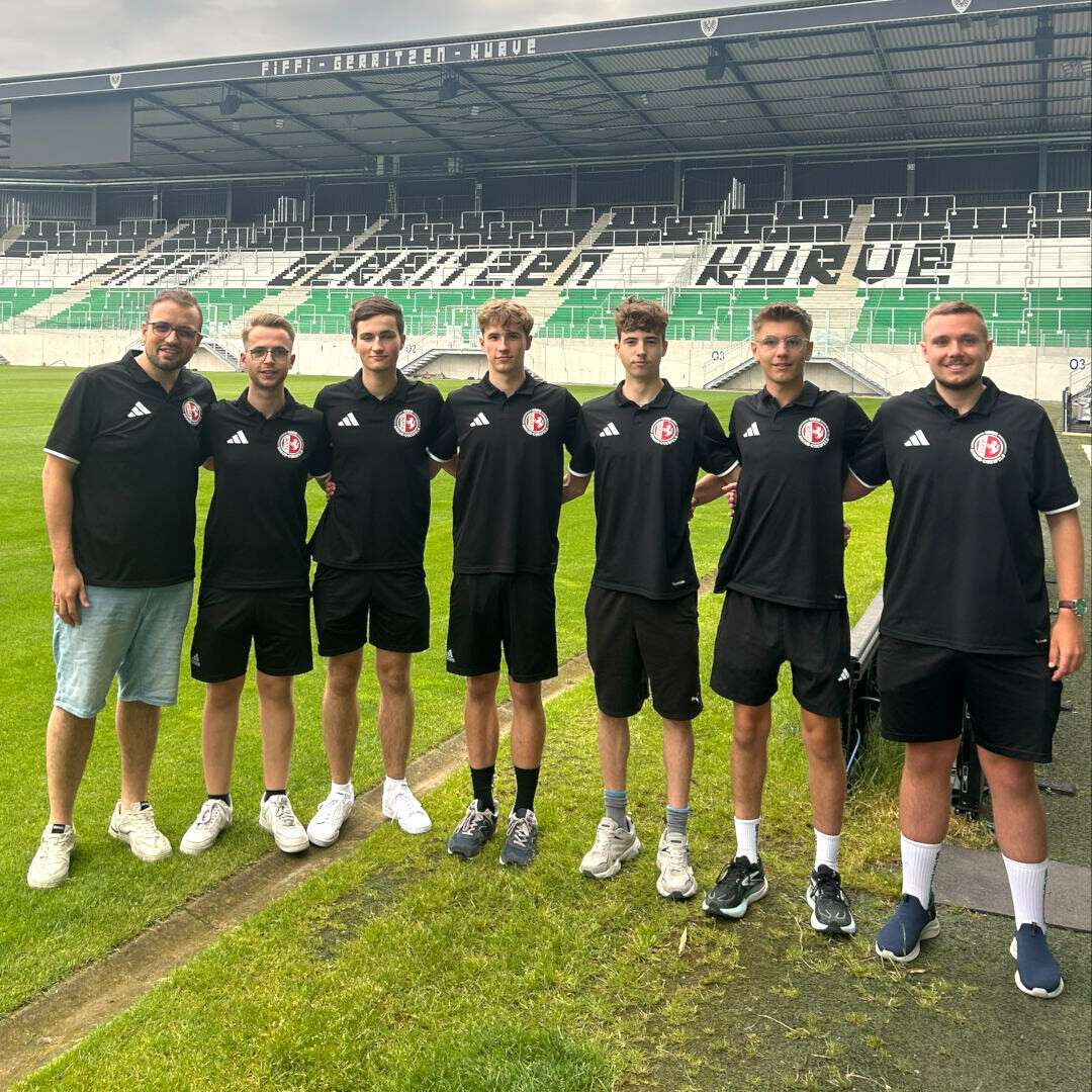 Der aktuelle Perspektivkader aus dem FLVW-Kreis Ahaus-Coesfeld auf Besichtigung im Preußen-Stadion