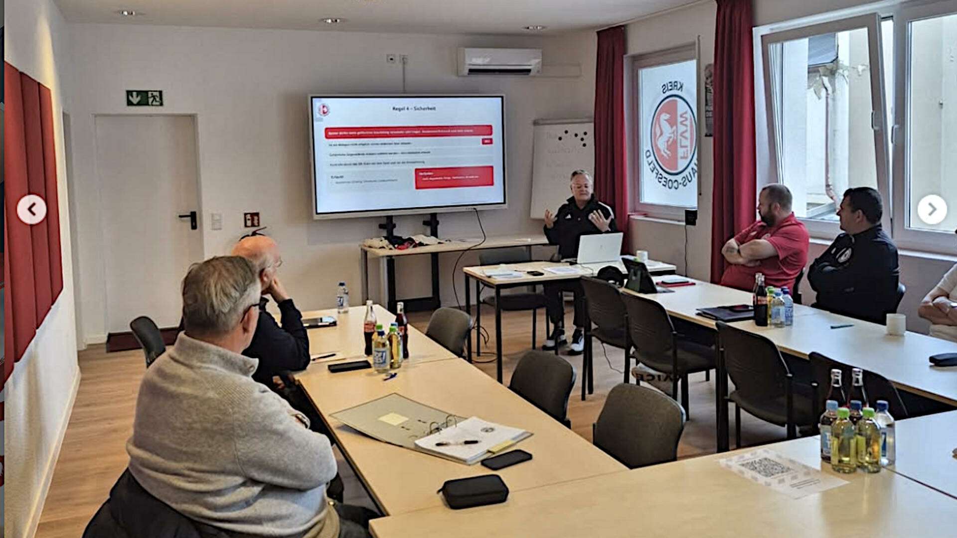 Kreisbeobachter im Austausch