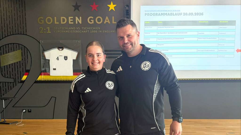 Kathy Ender zusammen mit Alexander Dotzler (FitnessCoach der DFB-Schiedsrichterinnen) im DFBCampus